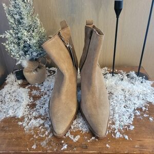House of Harlow 1960 Tan Ankle Booties